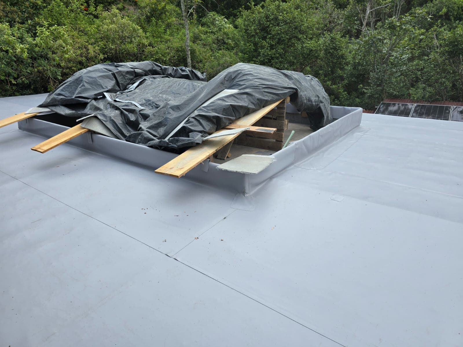 Geotextil instalado sobre una membrana de PVC en Malinalco